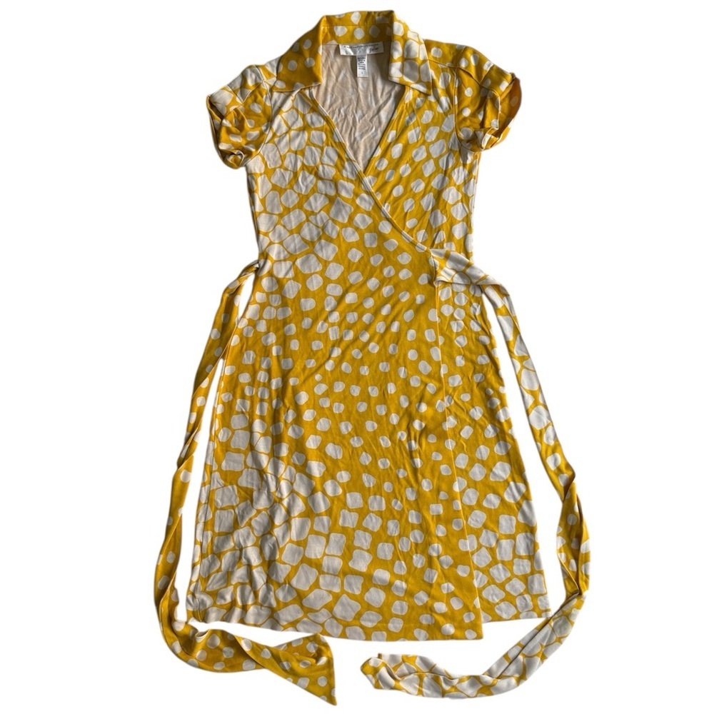 VTG DVF Jilda 100% Silk Wrap Dress Geometric Animal Print Dress Sz 2 Retro Yello